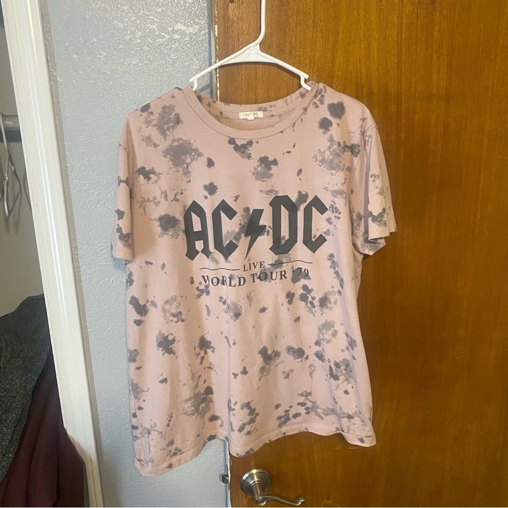 Gently used Maurice’s graphic tee